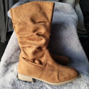 Zoe & Zac Faux suede slouchy boots sz 6